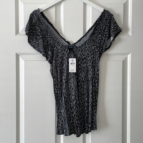 Daytrip Tops - Off the shoulder blouse